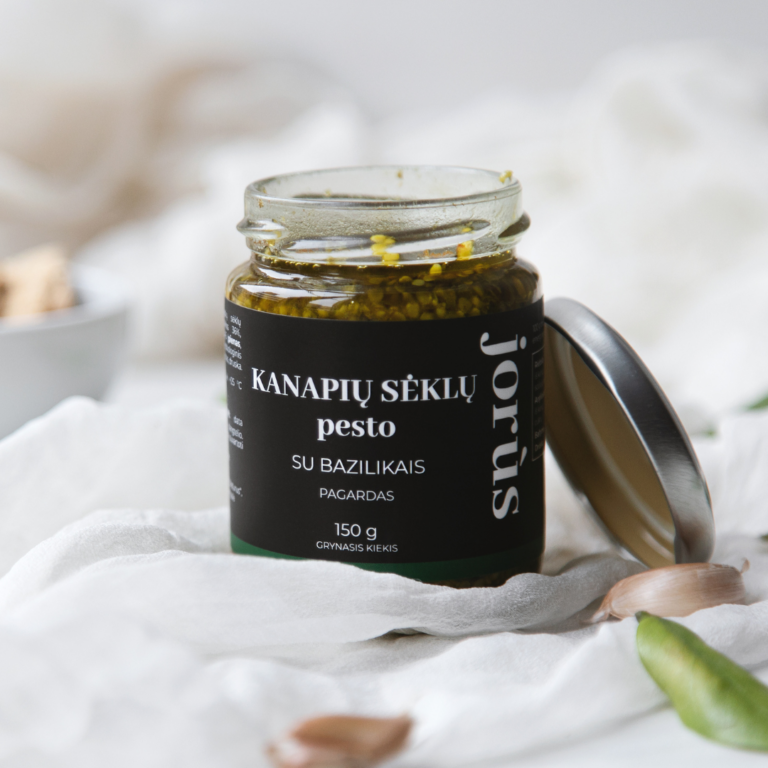 Kanapių sėklų pesto su bazilikais.