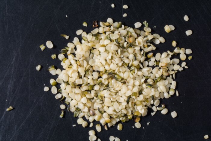 Kaip valgyti lukštentas kanapių sėklas?